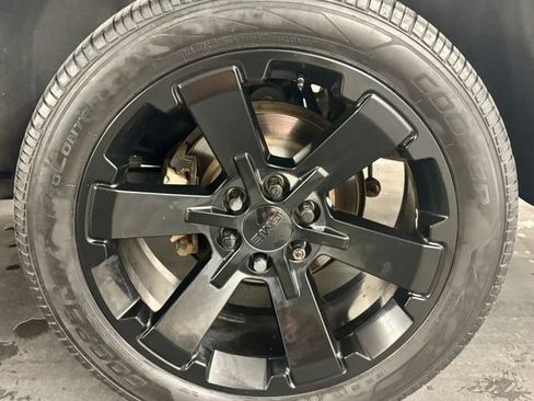 Used 2019 GMC Yukon XL SLT w/ Graphite Performance Edition RWD image 11