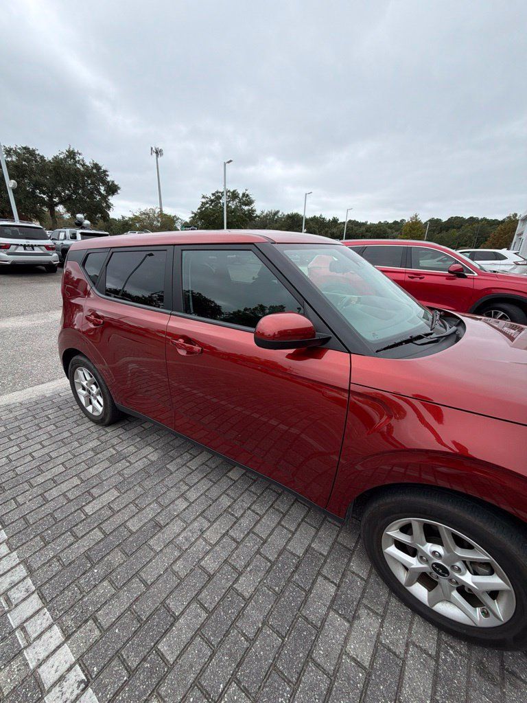 Used 2025 Kia Soul S FWD image 9