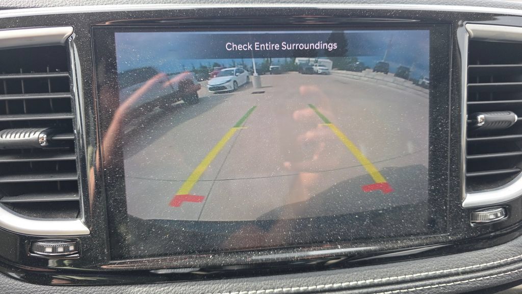Used 2023 Chrysler Pacifica Limited FWD image 20