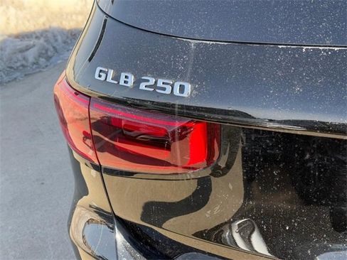 New 2025 Mercedes-Benz GLB 250 4MATIC image 5