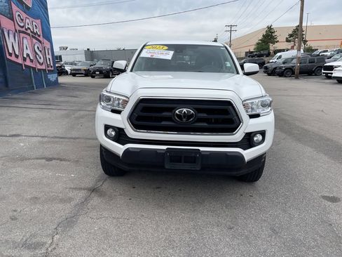 Certified 2023 Toyota Tacoma SR5 AWD/4WD image 5