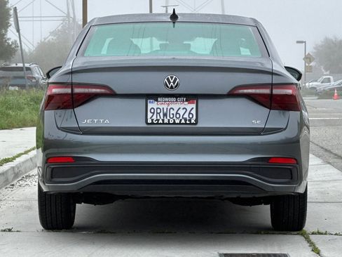 Used 2022 Volkswagen Jetta SE image 5