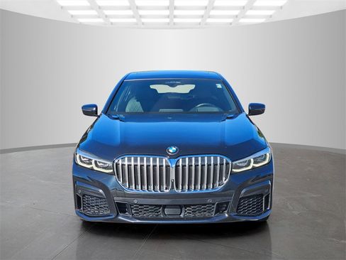 Used 2022 BMW 740i 740i w/ M Sport Package image 2