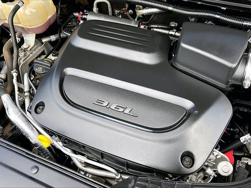 Used 2019 Chrysler Pacifica Limited FWD image 32