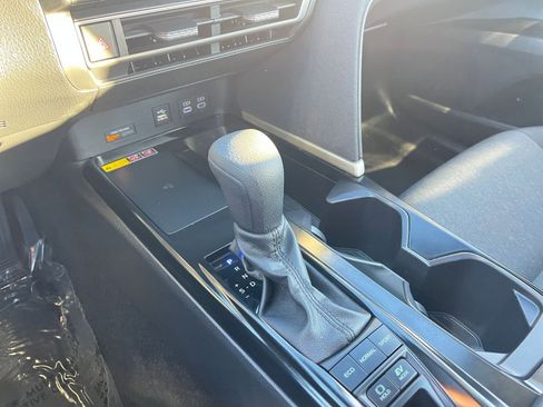 Used 2025 Toyota Camry LE image 40