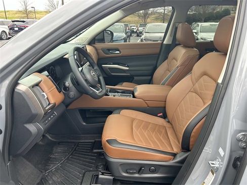 Used 2025 Nissan Pathfinder Platinum w/ Cargo Package image 23