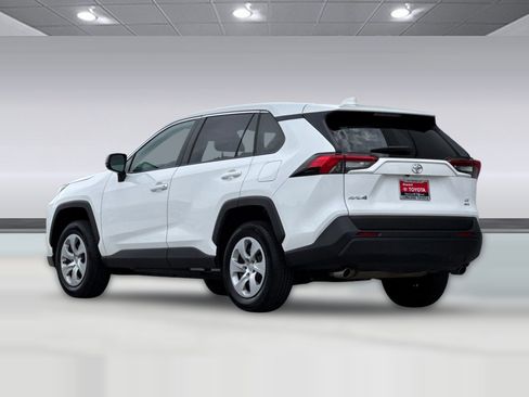 Used 2024 Toyota RAV4 LE image 7