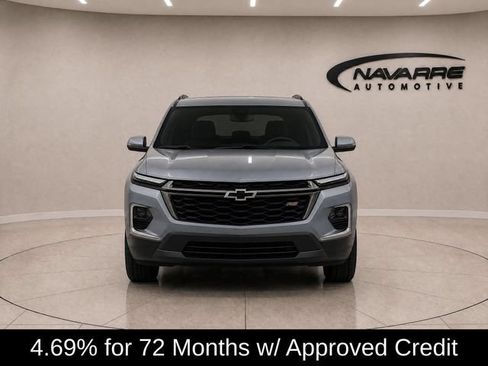 Used 2023 Chevrolet Traverse RS FWD image 2