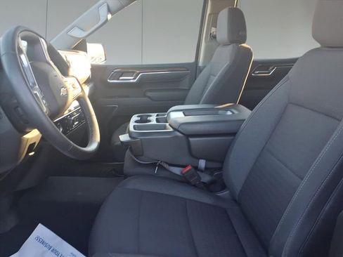 Used 2024 Chevrolet Silverado 1500 LT image 11