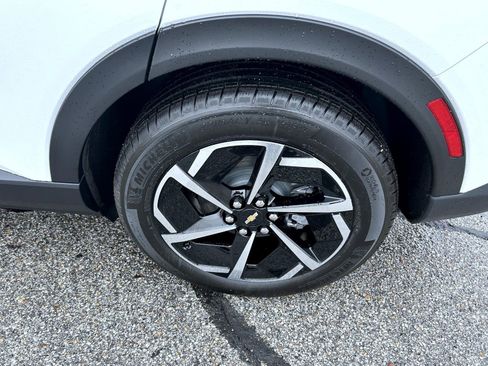 New 2026 Chevrolet Equinox EV LT image 22