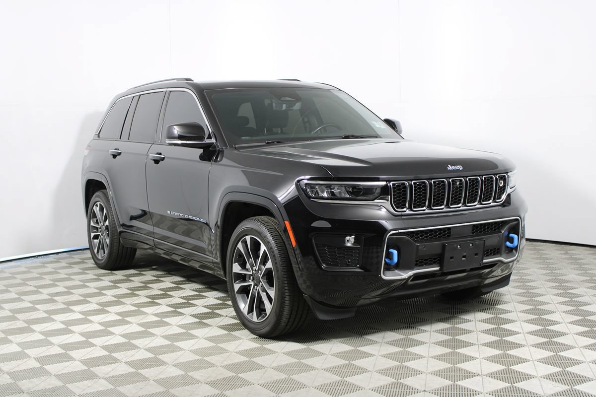 Used 2023 Jeep Grand Cherokee Overland w/ Advanced Protech Group III AWD/4WD image 37