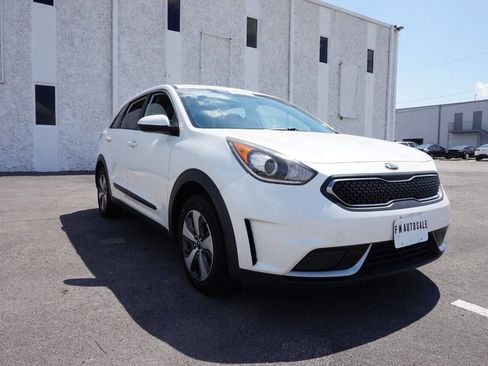 Used 2017 Kia Niro FE image 4