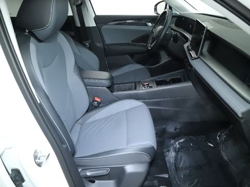 Used 2026 Volkswagen Tiguan SE AWD/4WD image 33