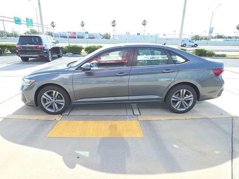 Used 2024 Volkswagen Jetta SE FWD image 7
