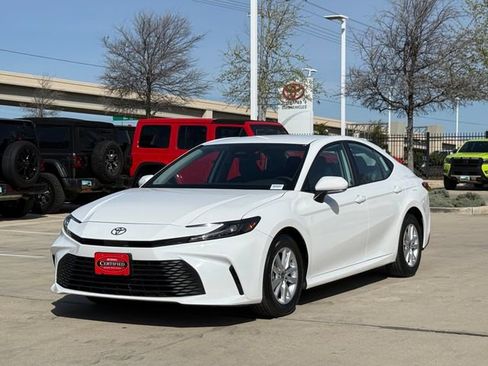 Used 2025 Toyota Camry LE image 8
