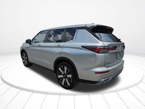 Used 2025 Mitsubishi Outlander SE FWD image 6