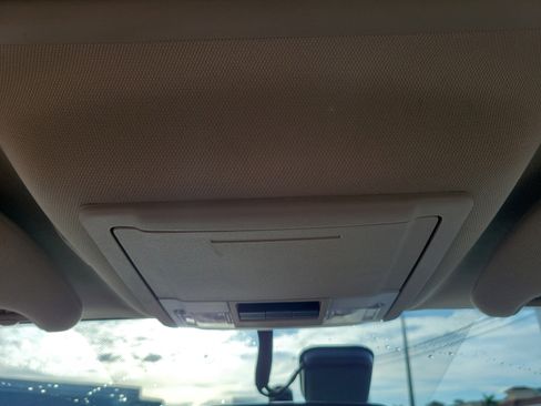 Used 2017 Lincoln Navigator Select image 24