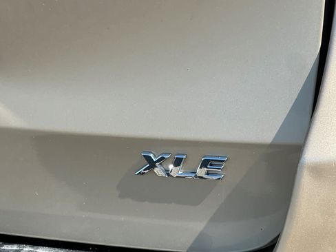 Used 2014 Toyota Sienna XLE FWD image 31
