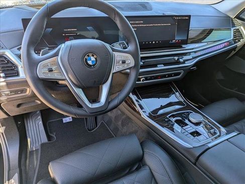 Certified 2025 BMW X7 xDrive40i w/ Premium Package image 10