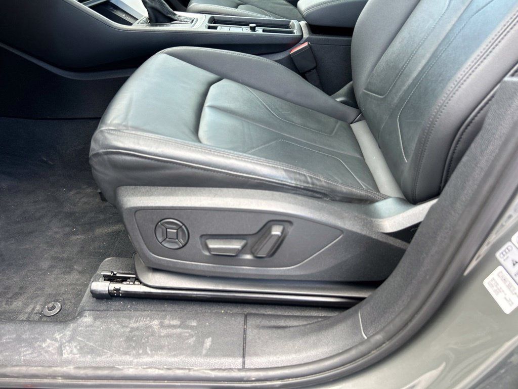 Used 2020 Audi Q3 2.0T Premium w/ Convenience Package AWD/4WD image 10