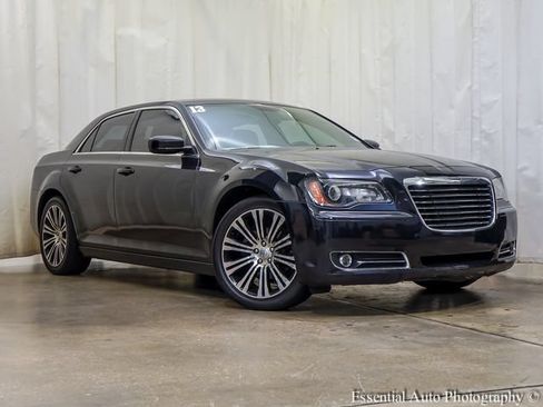 Used 2013 Chrysler 300 S RWD image 5