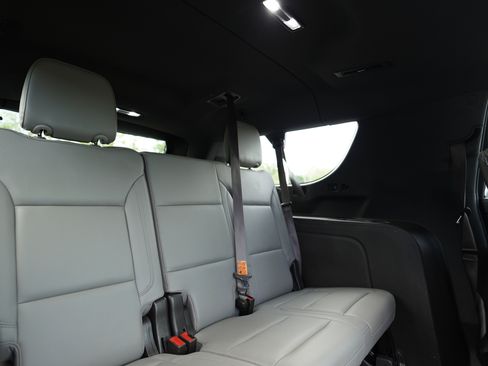 Used 2021 Chevrolet Suburban LT w/ Rear Media and Nav Package RWD image 16