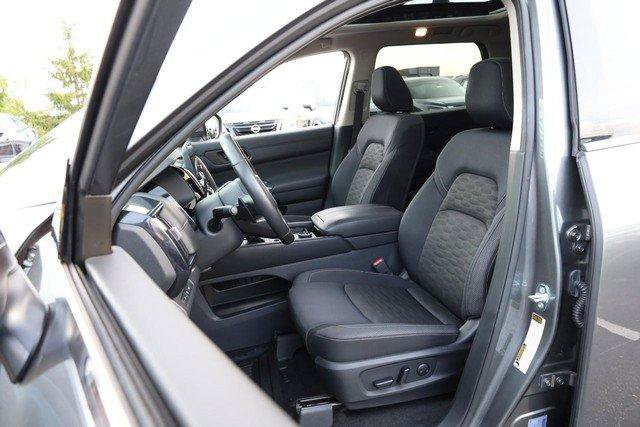 Used 2025 Nissan Pathfinder SV w/ SV Premium Package AWD/4WD image 10