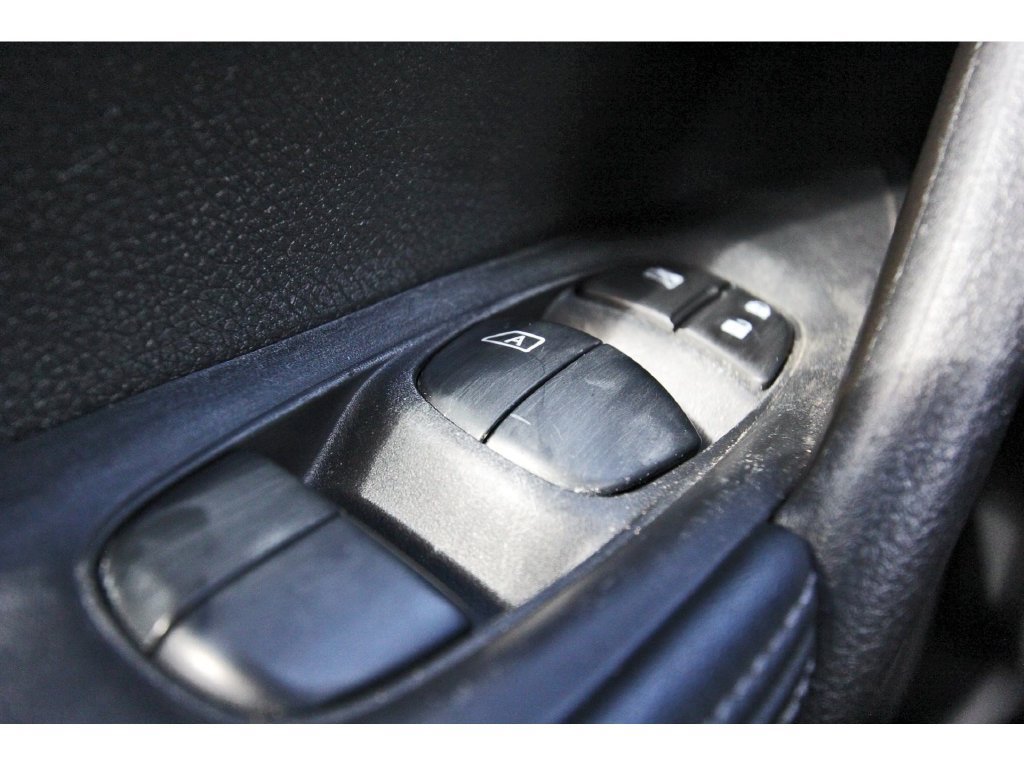 Used 2020 Nissan Rogue S w/ Special Edition Package FWD image 20