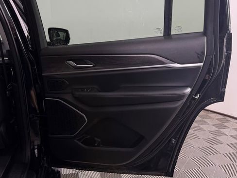 Used 2023 Jeep Grand Cherokee L Limited w/ Black Appearance Package AWD/4WD image 33