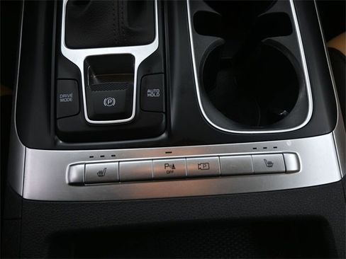 Used 2023 Kia Carnival LX image 9