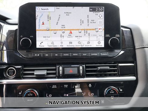 Used 2024 Nissan Pathfinder SL FWD image 10