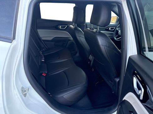 Used 2024 Jeep Compass Limited image 20