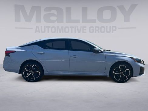 Used 2024 Nissan Altima 2.5 SR AWD/4WD image 6