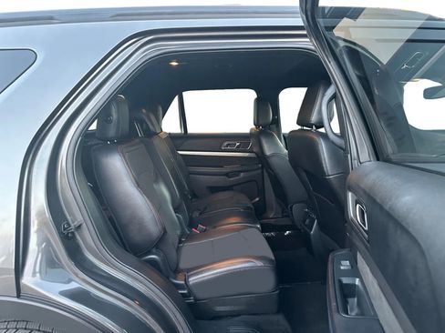 Used 2019 Ford Explorer XLT w/ Equipment Group 202A FWD image 21
