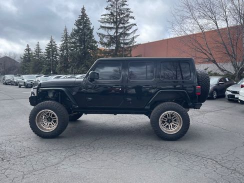 Used 2019 Jeep Wrangler Unlimited Sahara w/ Uconnect 4C Nav & Sound Group image 5