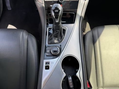 Used 2018 INFINITI Q60 2.0t w/ Moonroof Package RWD image 18