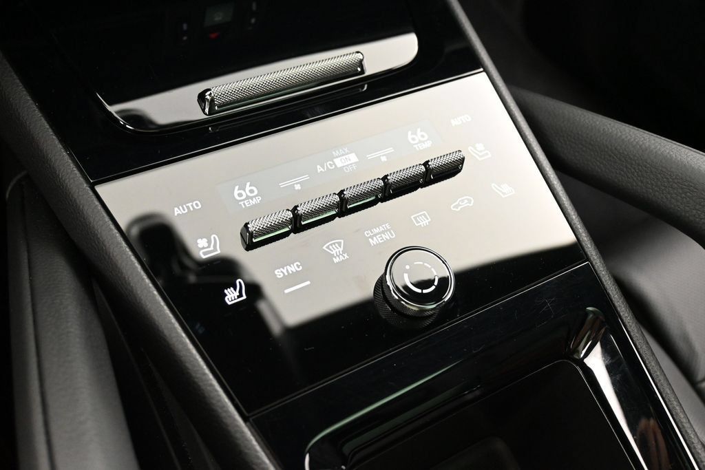 Certified 2026 Porsche Cayenne E-Hybrid AWD/4WD image 22