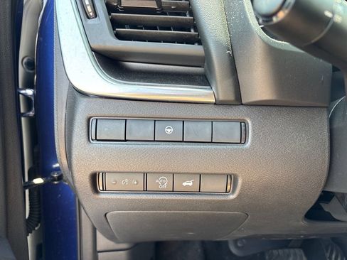Used 2023 Nissan Rogue SV w/ SV Premium B Package FWD image 14