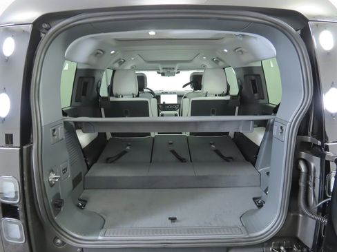 New 2026 Land Rover Defender 130 X-Dynamic SE image 28