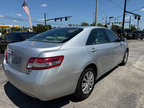Used 2011 Toyota Camry LE FWD image 6