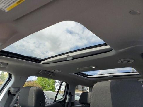 Used 2023 GMC Acadia SLE w/ Driver Convenience Package image 17