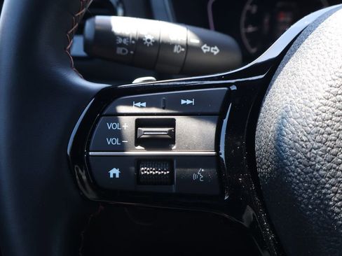 Used 2025 Honda Pilot TrailSport image 19
