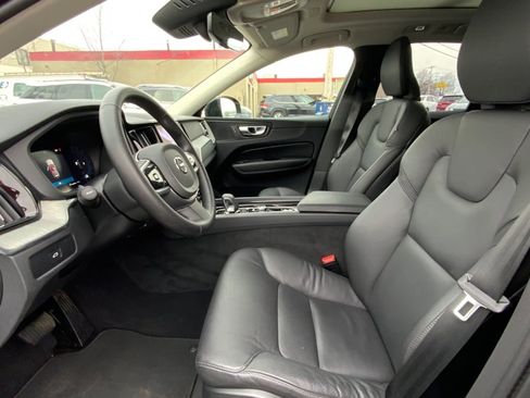 Used 2025 Volvo XC60 B5 Plus image 11
