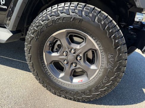 Used 2020 Jeep Gladiator Overland image 29
