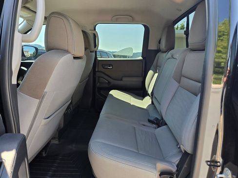 Used 2022 Nissan Frontier SV AWD/4WD image 17