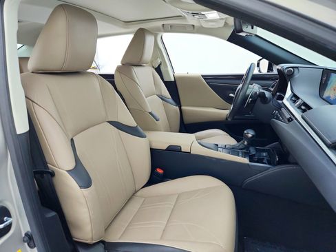 Used 2019 Lexus ES 300h w/ Accessory Package 2 FWD image 30