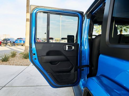 Used 2022 Jeep Wrangler Unlimited Sahara image 16