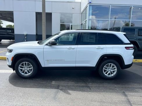 New 2025 Jeep Grand Cherokee Laredo w/ Luxury Tech Group I image 4