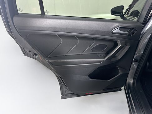 Used 2022 Volkswagen Tiguan SE w/ Panoramic Sunroof Package image 26