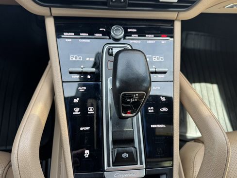 Used 2019 Porsche Cayenne AWD/4WD image 10